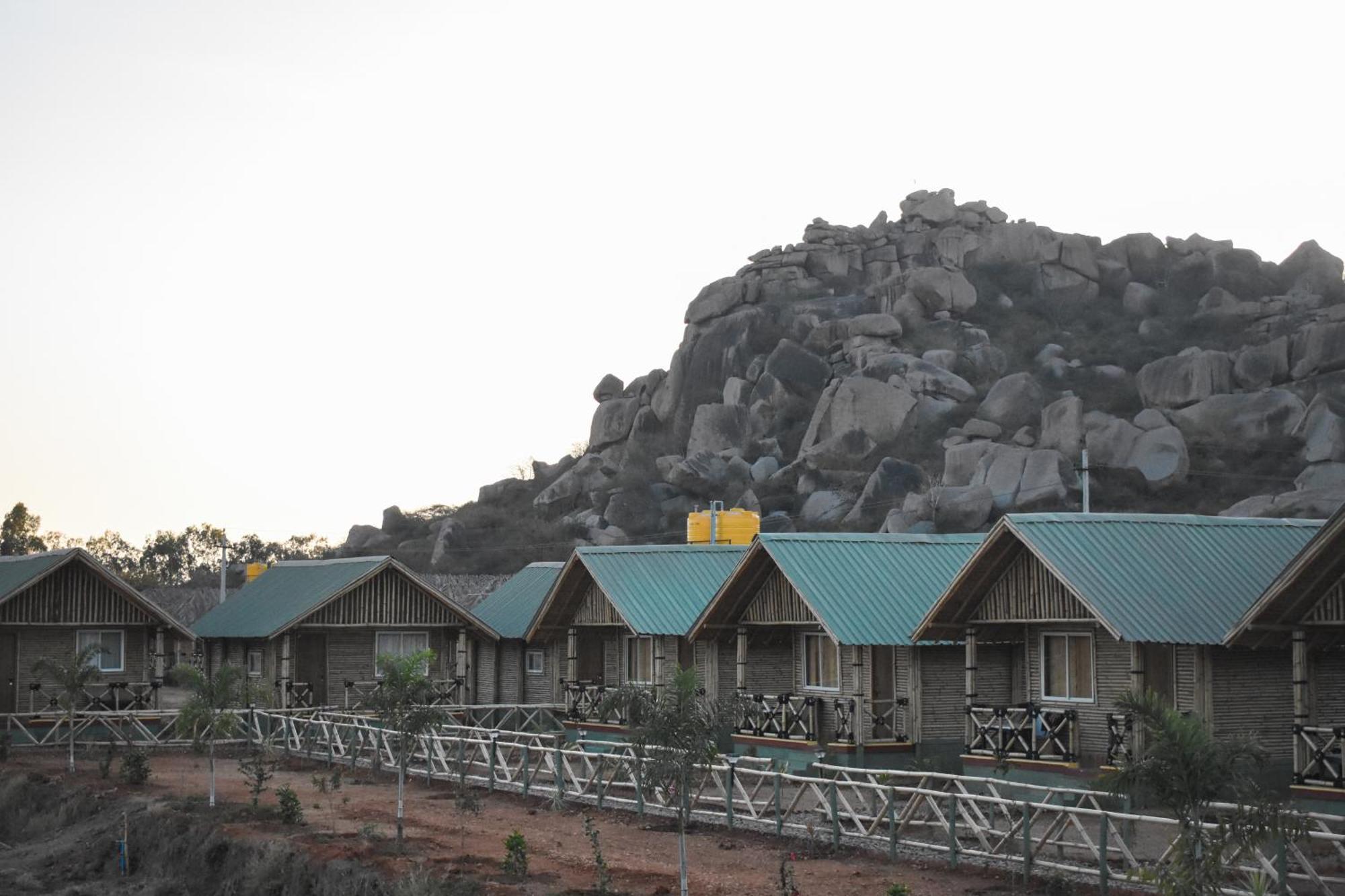 Mowgli'S Cafe Hampi & Guest House Luaran gambar
