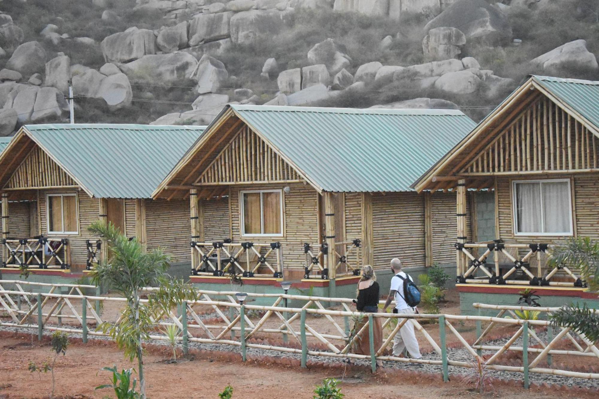 Mowgli'S Cafe Hampi & Guest House Luaran gambar