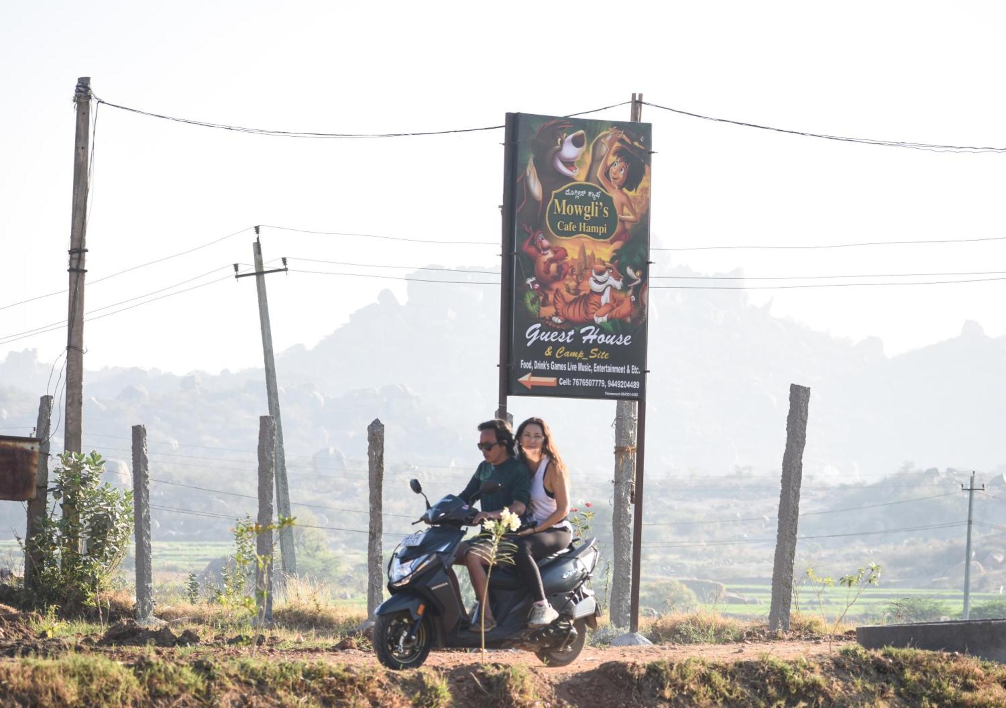 Mowgli'S Cafe Hampi & Guest House Luaran gambar