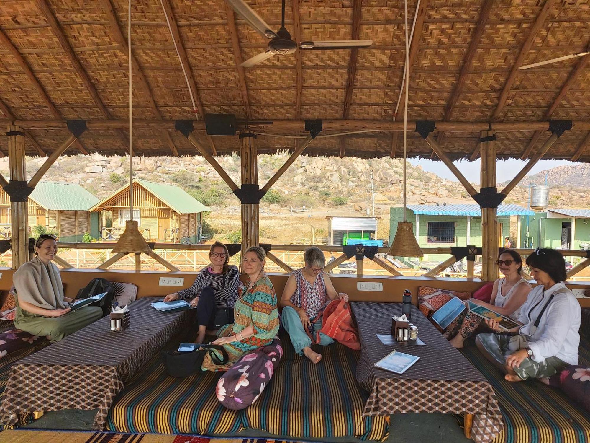 Mowgli'S Cafe Hampi & Guest House Luaran gambar