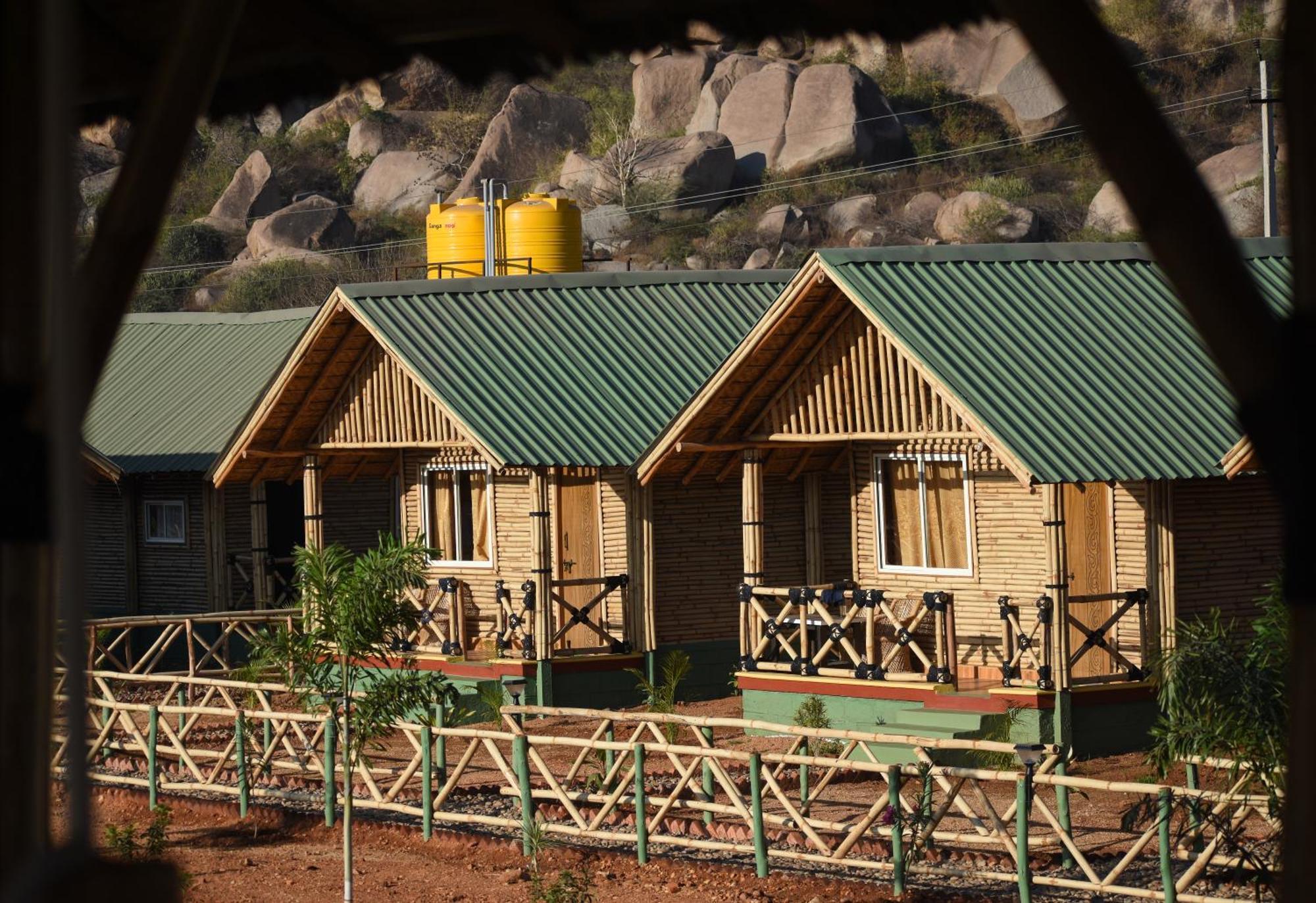 Mowgli'S Cafe Hampi & Guest House Luaran gambar
