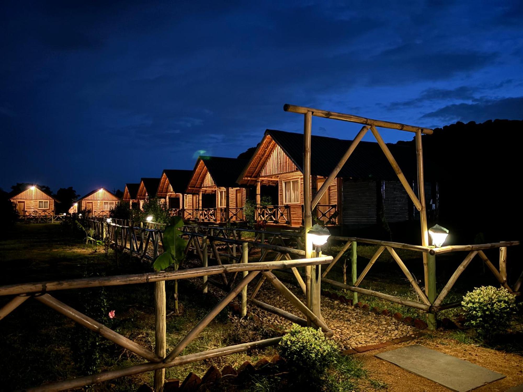 Mowgli'S Cafe Hampi & Guest House Luaran gambar