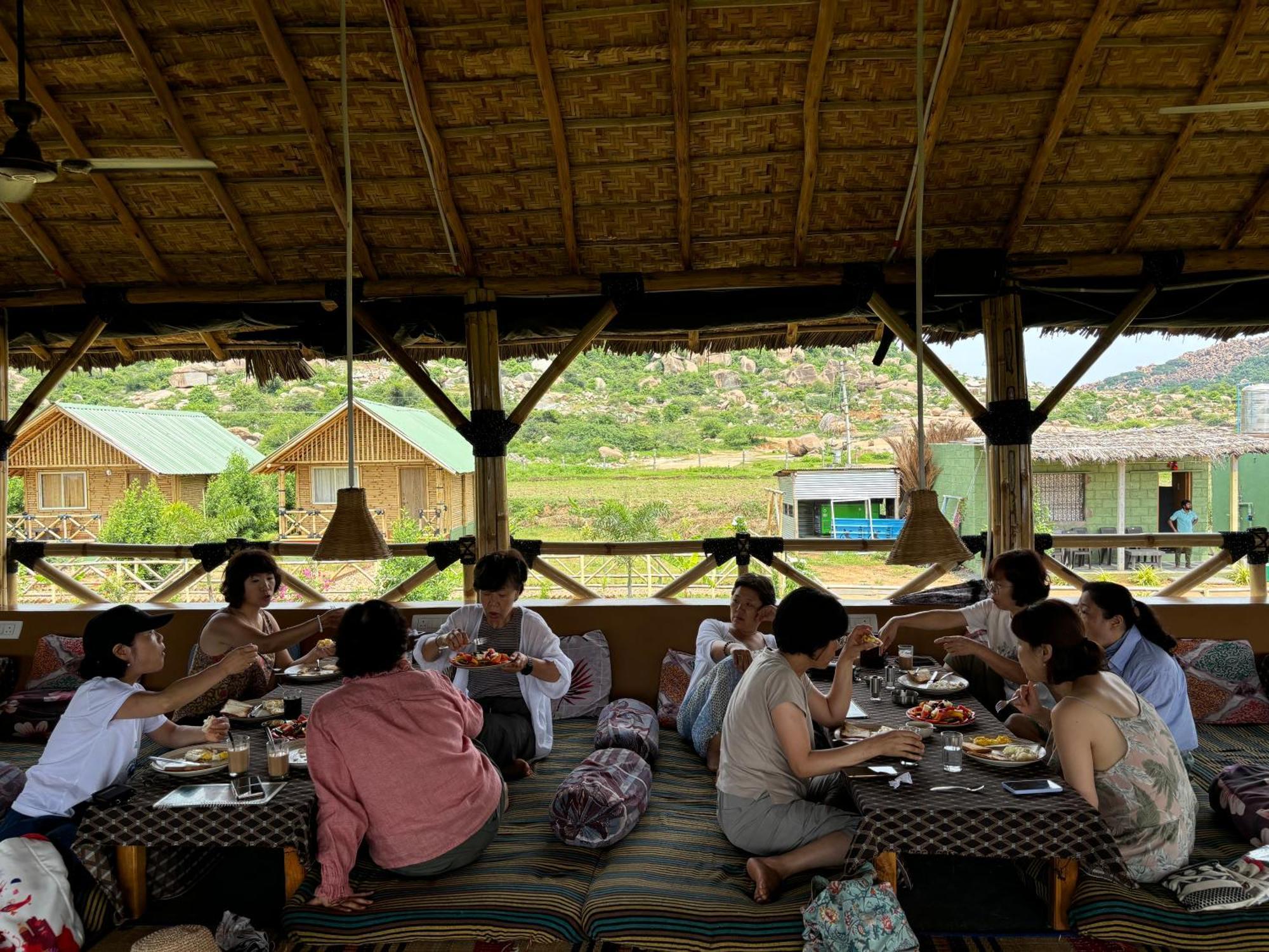 Mowgli'S Cafe Hampi & Guest House Luaran gambar