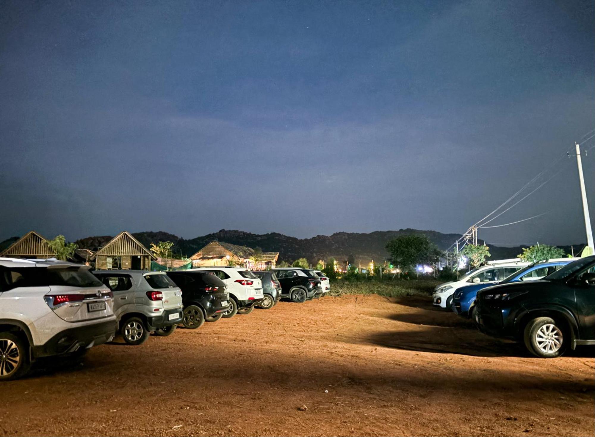 Mowgli'S Cafe Hampi & Guest House Luaran gambar