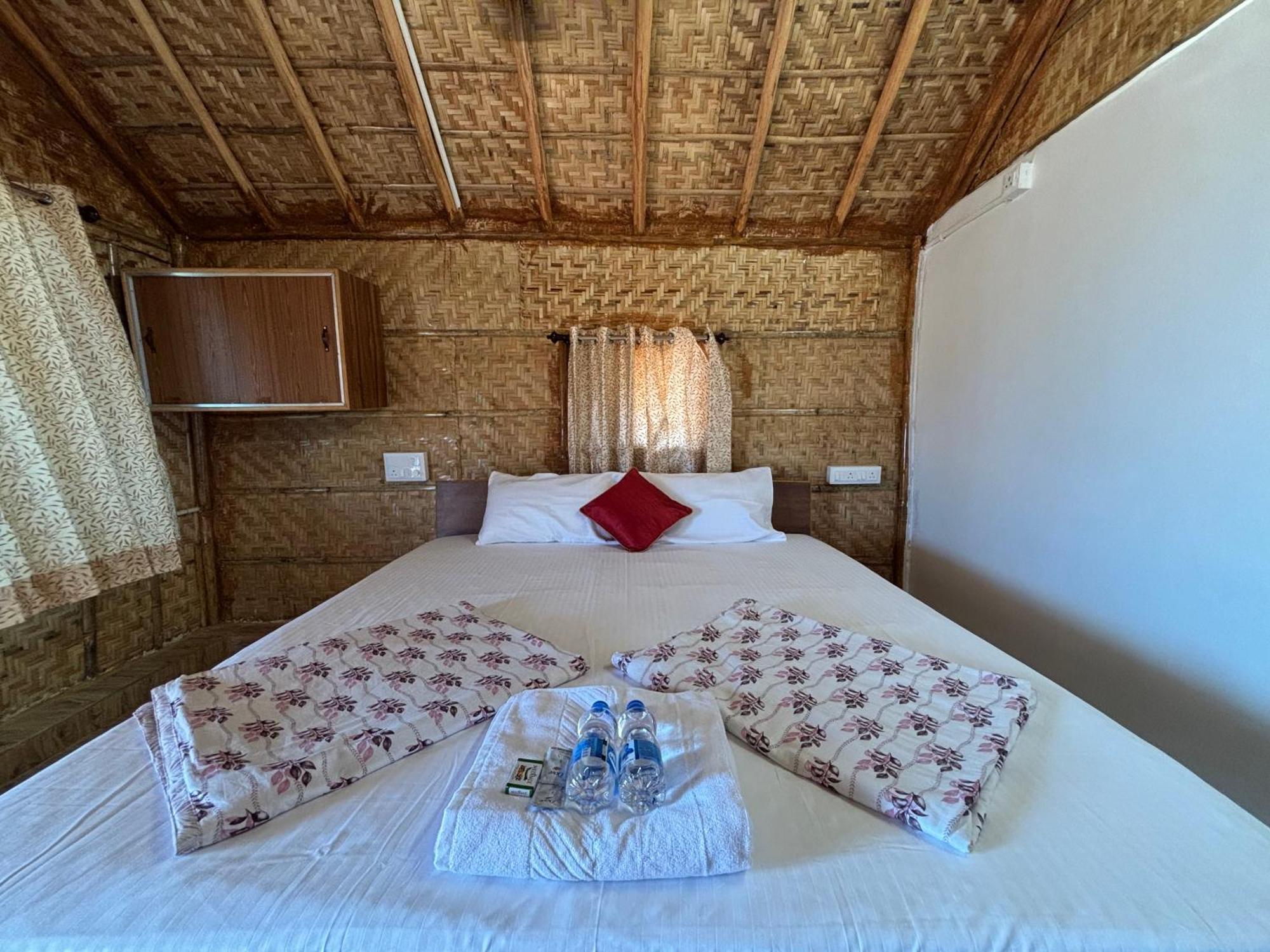 Mowgli'S Cafe Hampi & Guest House Luaran gambar