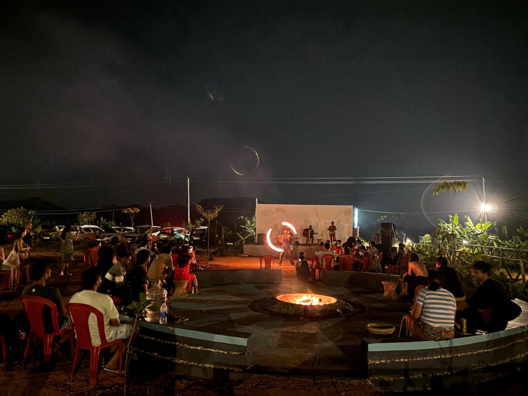 Mowgli'S Cafe Hampi & Guest House Luaran gambar