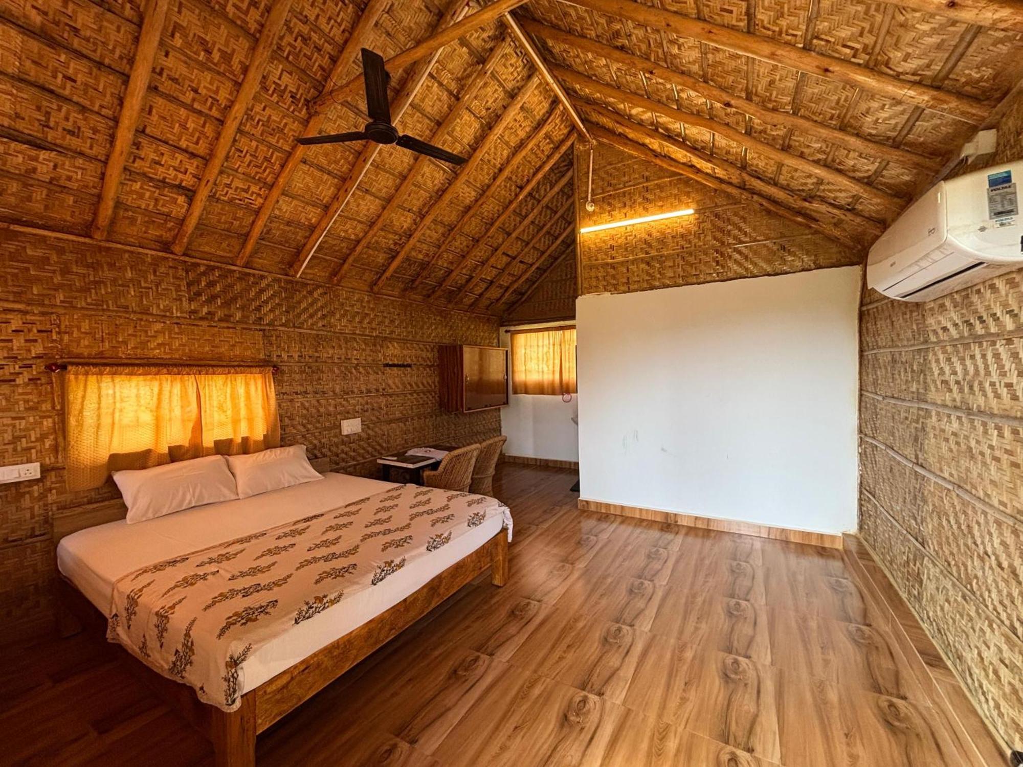 Mowgli'S Cafe Hampi & Guest House Luaran gambar