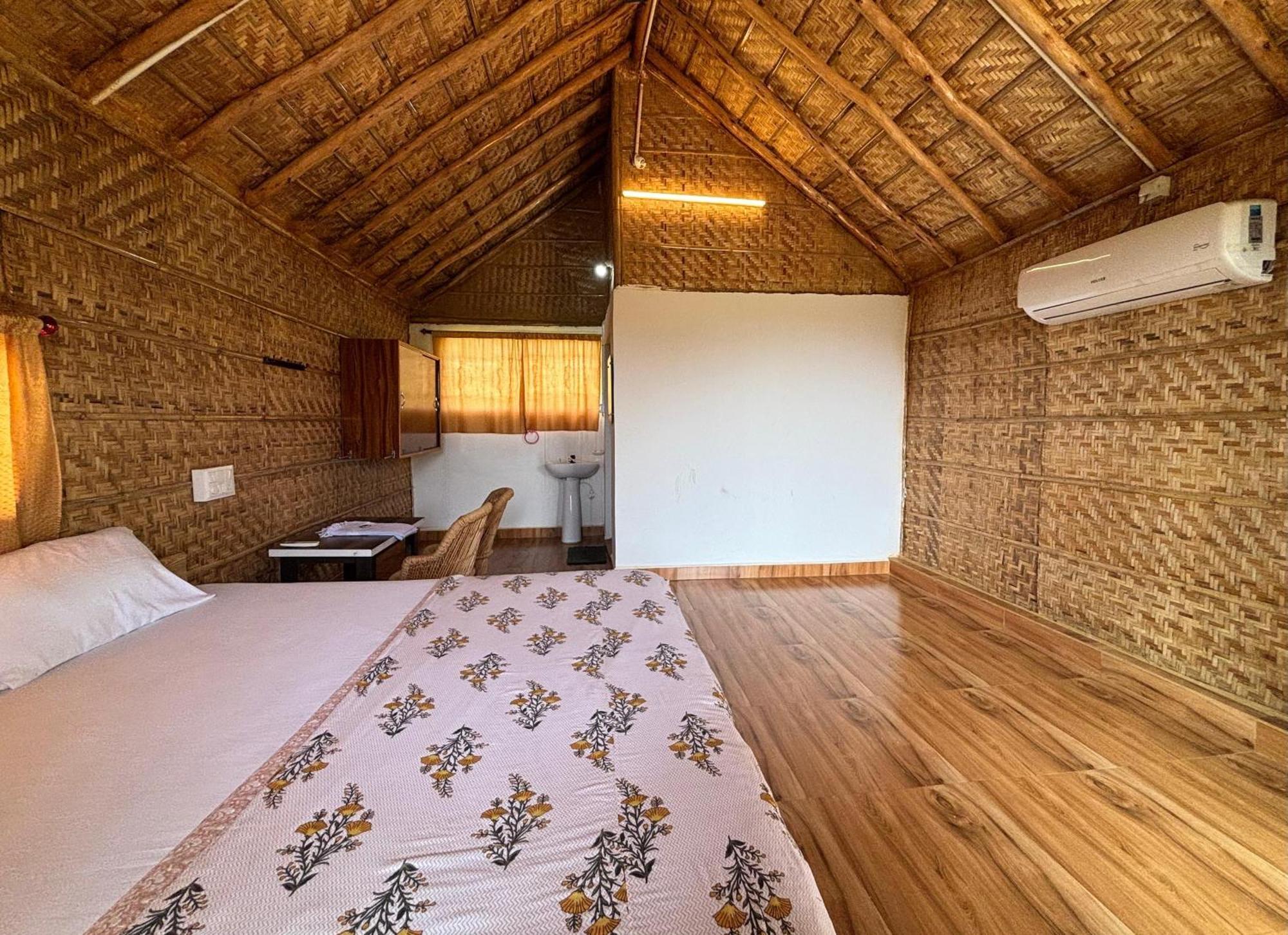 Mowgli'S Cafe Hampi & Guest House Luaran gambar