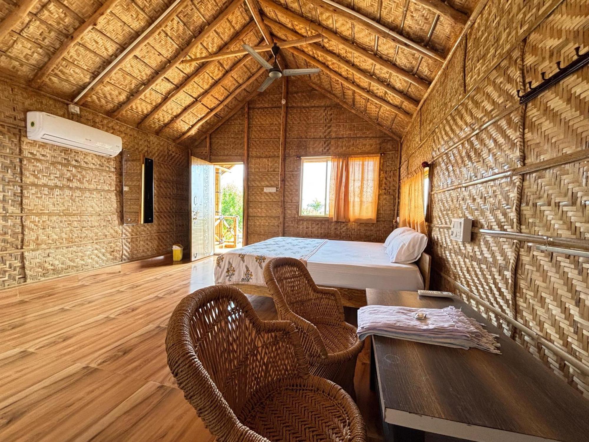 Mowgli'S Cafe Hampi & Guest House Luaran gambar