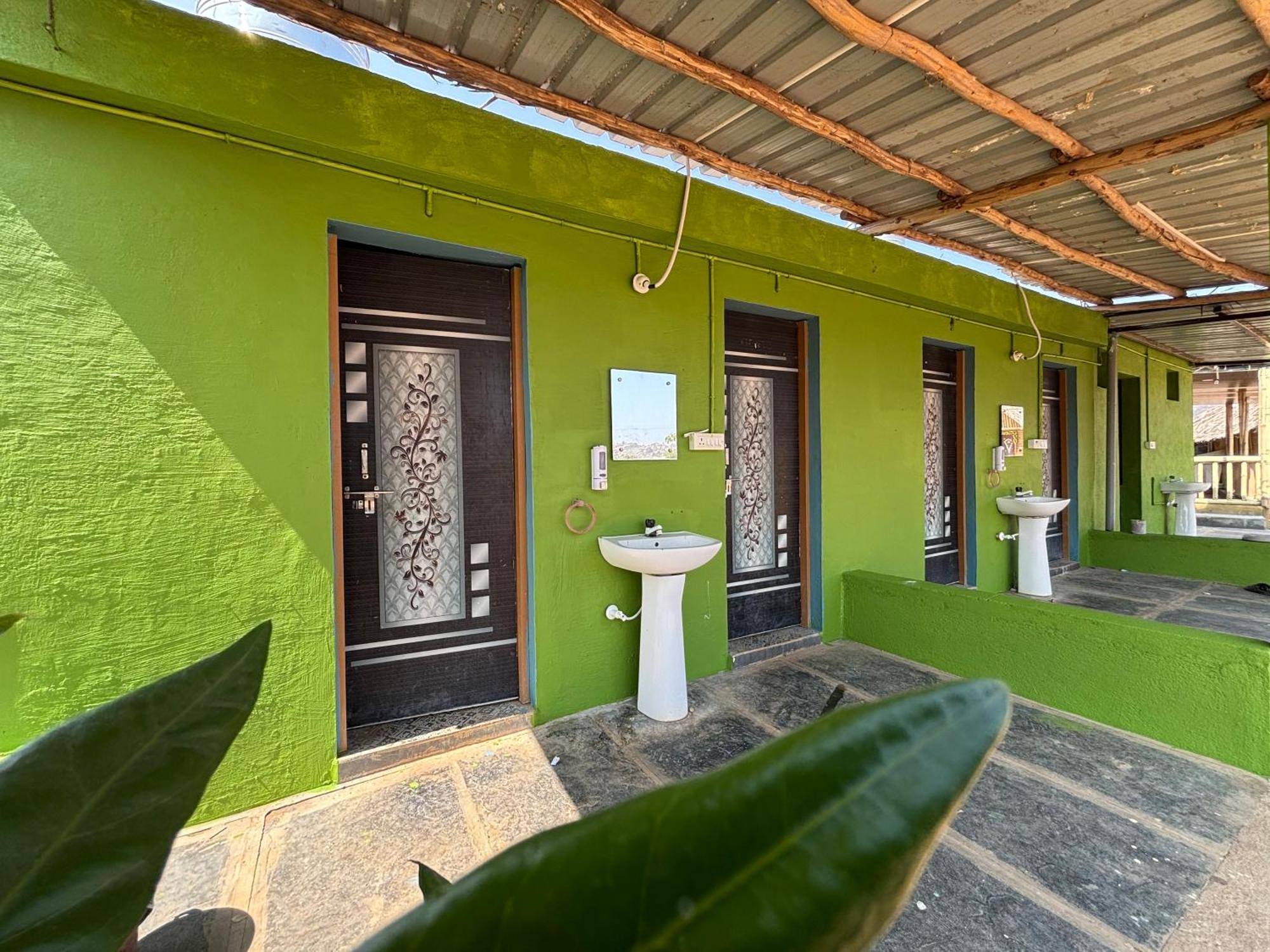 Mowgli'S Cafe Hampi & Guest House Luaran gambar